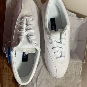 Easy Spirit sz 9 EE Canvas White Walking Comfort Shoe Sneakers New w Box ESAP1